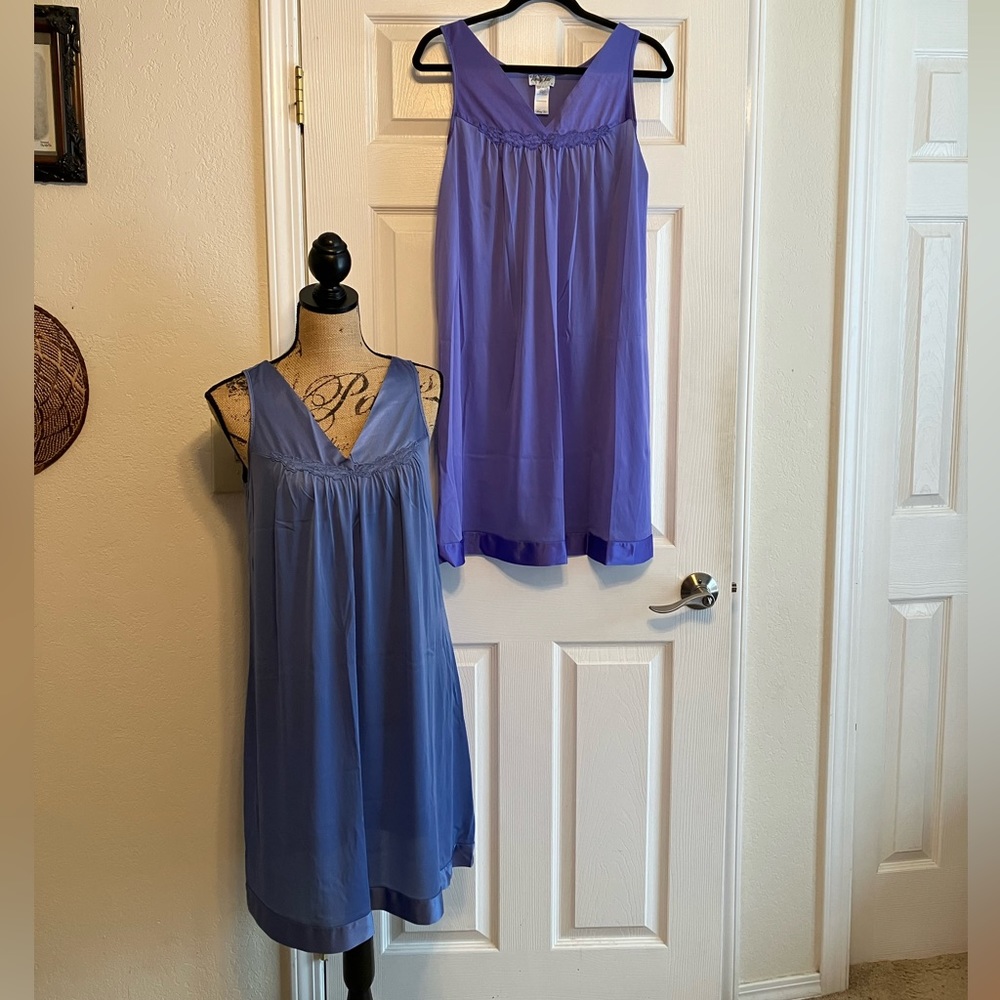 Vintage Vanity Fair sleeveless nightie night gown v-neck lace S blue or indigo
